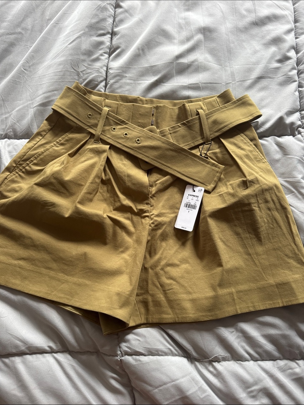 High-Waist Belted Women’s Shorts in green